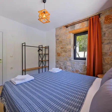 Kızılbella 1, Lüks Havuzlu Korunaklı Taş Fethiye