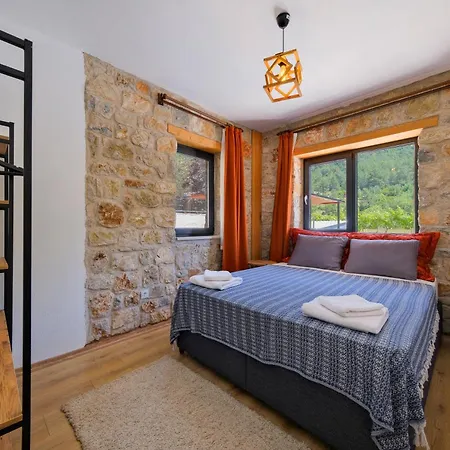 Kızılbella 1, Lüks Havuzlu Korunaklı Taş Villa *