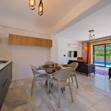 Villa Kızılbella 1, Lüks Havuzlu Korunaklı Taş