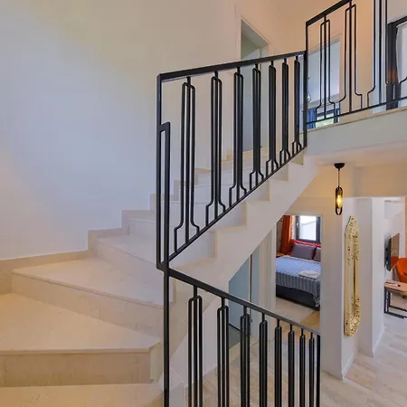 Kızılbella 1, Lüks Havuzlu Korunaklı Taş *