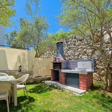 Kizilbella 1, Lueks Havuzlu Korunakli Tas Villa *