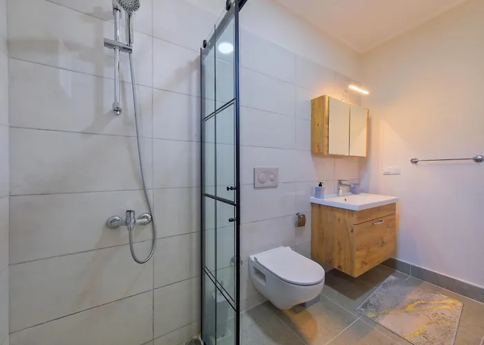 فيلة Kizilbella 1, Lueks Havuzlu Korunakli Tas *