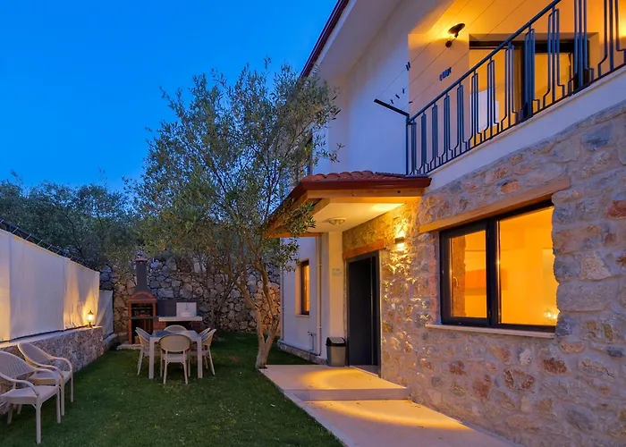 Kizilbella 1, Lueks Havuzlu Korunakli Tas Villa Fethiye