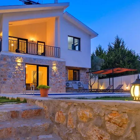 Kızılbella 1, Lüks Havuzlu Korunaklı Taş Villa *