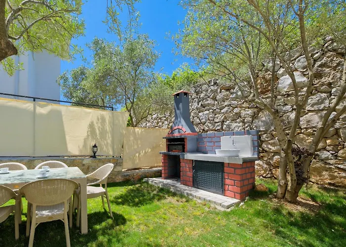 Kızılbella 1, Lüks Havuzlu Korunaklı Taş Villa *